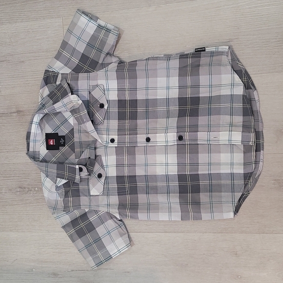Quicksilver boys small button down - Picture 1 of 4